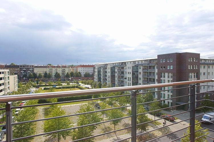 Spacious Studio Apartment Friedrichshain Берлин Стая снимка