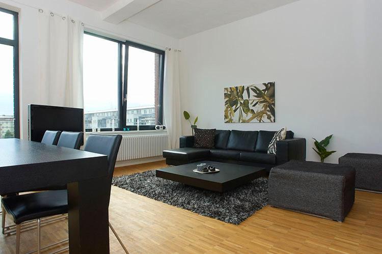 Spacious Studio Apartment Friedrichshain Берлин Стая снимка