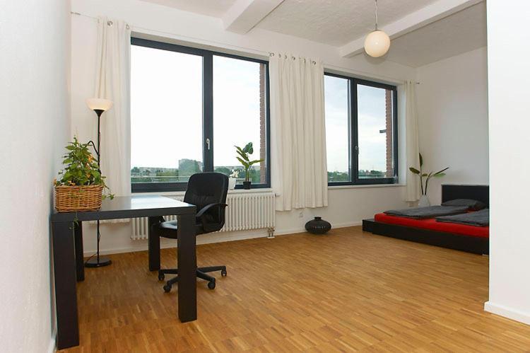 Spacious Studio Apartment Friedrichshain Берлин Стая снимка