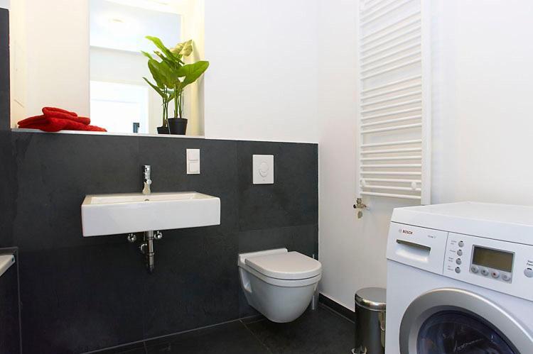 Spacious Studio Apartment Friedrichshain Берлин Стая снимка
